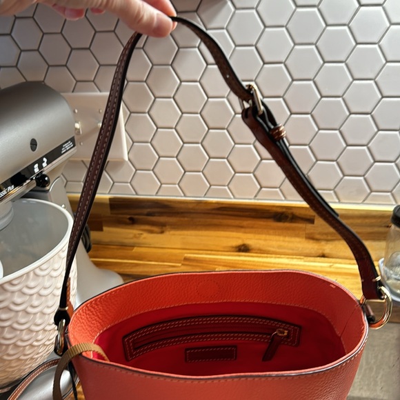 Dooney & Bourke Small Thea Crossbody Coral Pebble Leather NWT - Picture 4 of 8